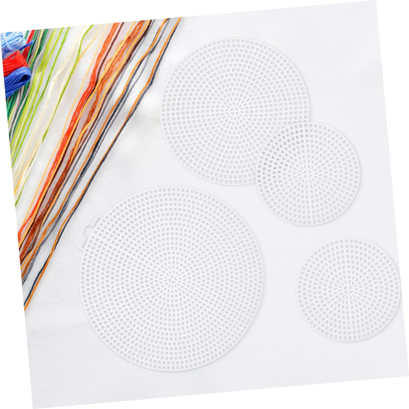 HOMSFOU 15pcs Plastic Mesh Canvas Sheets for Crafts: Three Size 14.7cm, 11.5cm, 7.7cm Round Craft Canvases for Embroidery Crochet Purse Bottoms Stitchwork Accessories