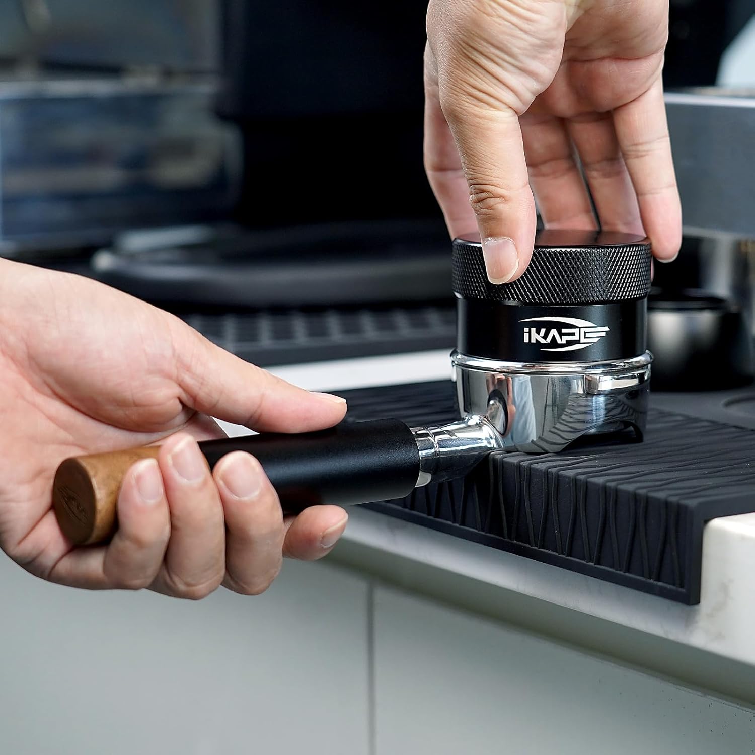 IKAPE 58mm Bottomless Naked Portafilter, Black - Compatible with E61,Rocket,Sanremo,Slayer,Flair 58,ECM,etc.Espresso Machines(20g Basket Included)