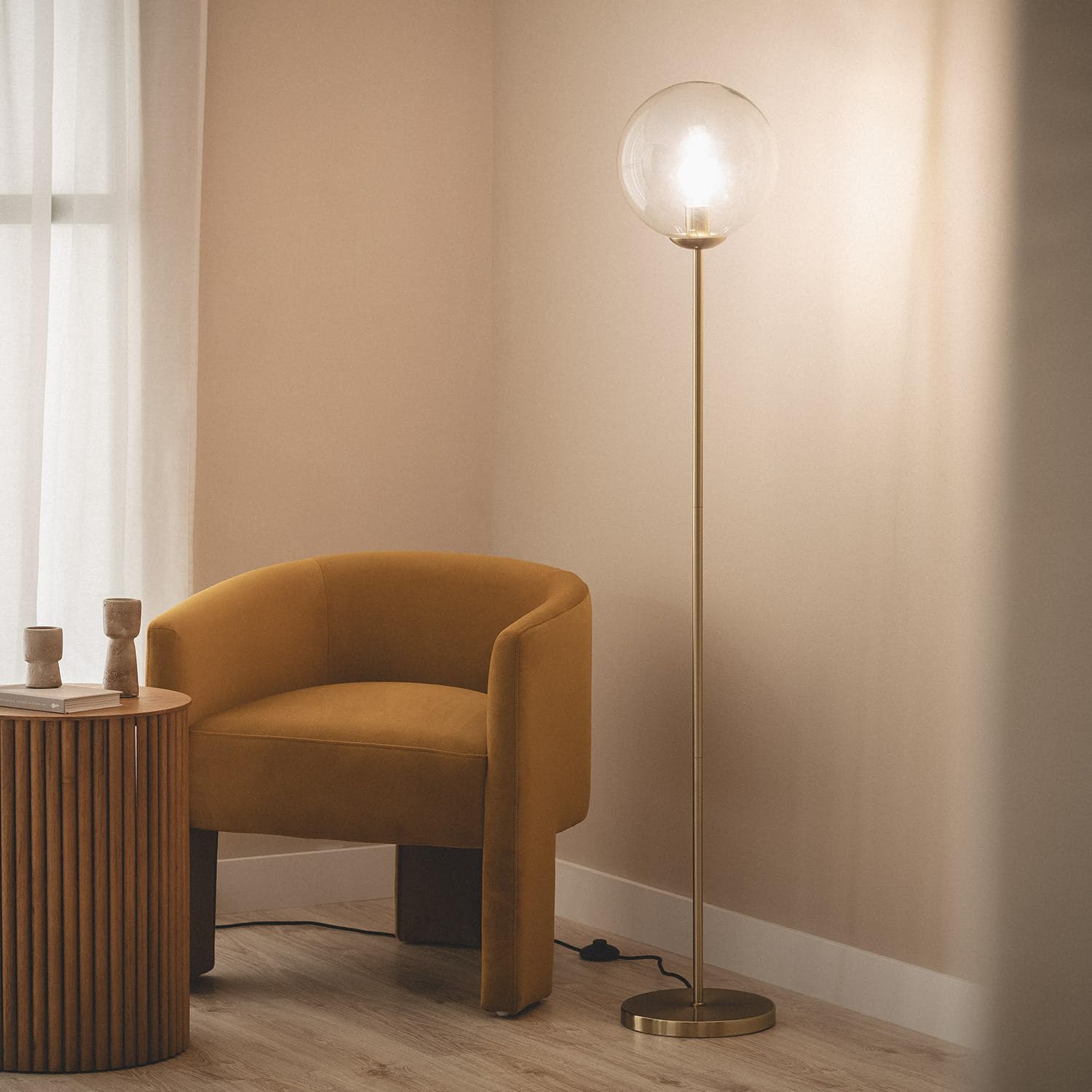 LEDKIA Stehleuchte Aus Metall & Glas – 150 Cm Hoch, Bernsteinfarben, E27 Fassung, Für Wohnzimmer & Schlafzimmer