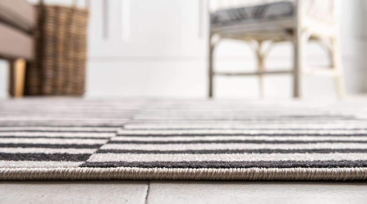 Unique Loom Williamsburg Collection Casual Transitional Thick Alternating Stripes Area Rug (3' 3 x 5' 3 Rectangular, Black/Beige)