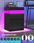 VASAGLE Kailyn Collection - Ensemble de 2 Tables de chevet avec des sorties de puissance, lis coulissants, tables de chene modernes avec LED Lumières, tableaux de fin, 2 Des tiroirs, 15.7 x 13.8 x 21.7 pouces, encre noire ULET840BC03