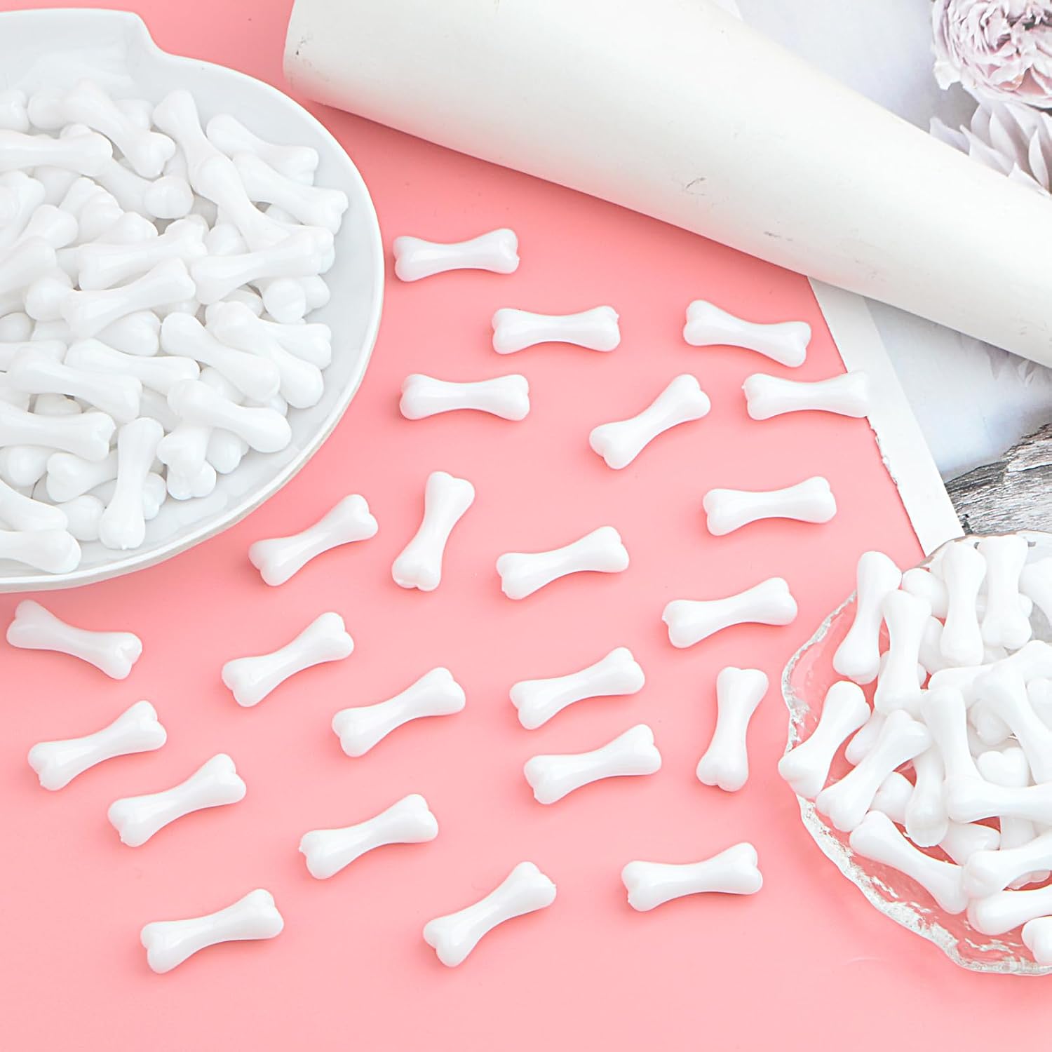 200 Pieces Plastic White Mini Skeleton Fake Small Miniatures Bones Prop Ornaments Crafts Accessories for Halloween Dress up Party Cosplay Supplies Decoration