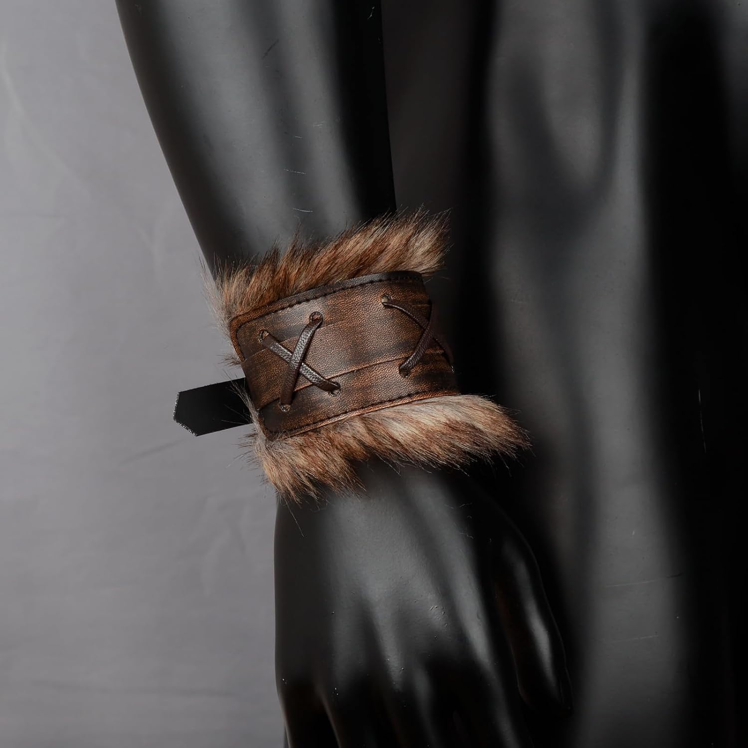 L'VOW Viking Fur Wrist Guard Leather Armor Bracer Cuff Medieval Gauntlet Wristband Renaissance Warrior Costume Accessories
