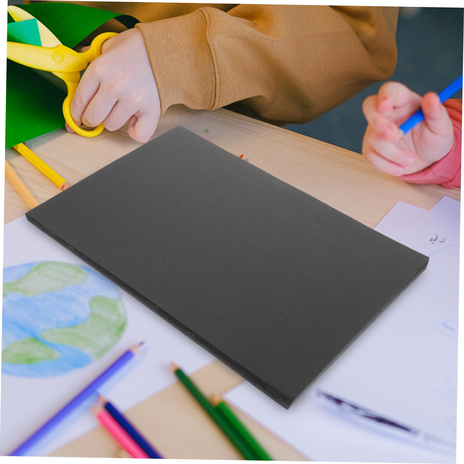 Feuilles Cartonné Noir A4 Surface Lisse et Résistante Lot de 50 pour Dessin, Peinture et Activités Artistiques