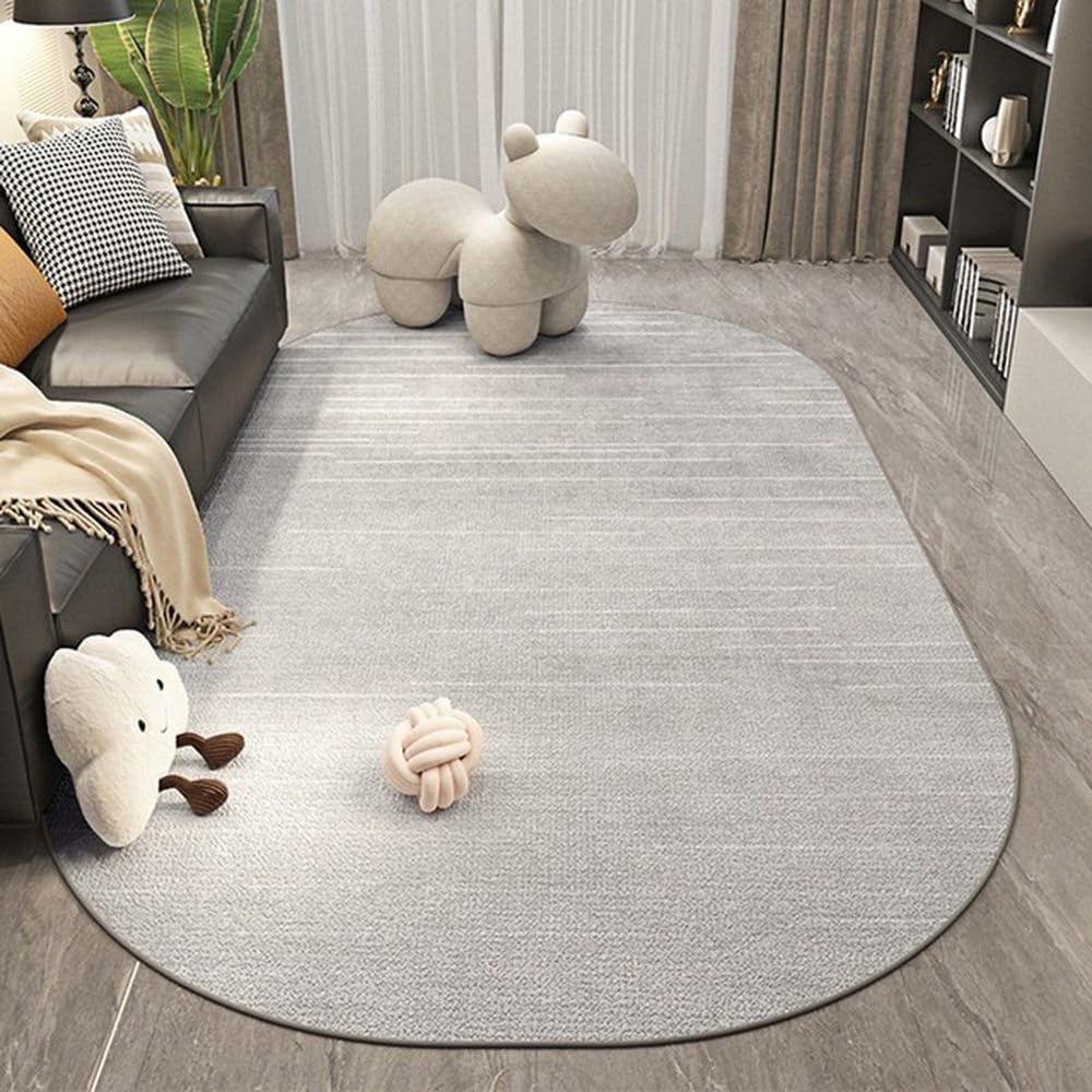 Tapis de forme ovale gris clair anti-tache pour simplifier l'entretien de la chambre