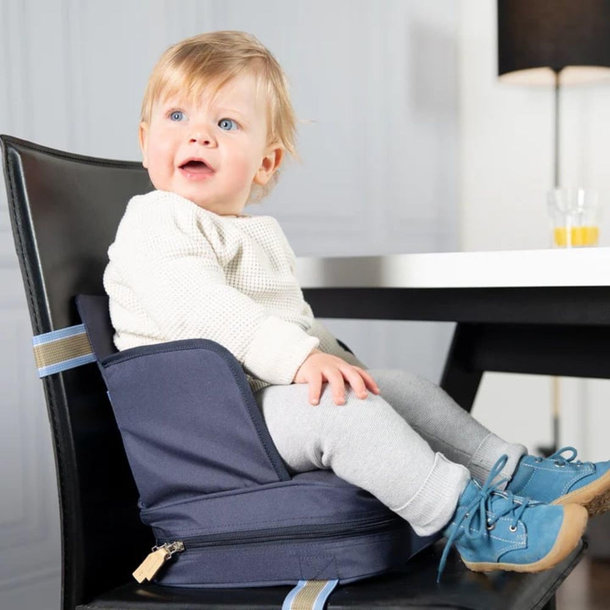 roba Réhausseur de Chaise Gris pour Bébé Rock Star Baby - de 6 à 36 Mois - jusqu'à 15 kg - Coussin Gonflable pour les Déplacements - Convient à Toutes les Chaises