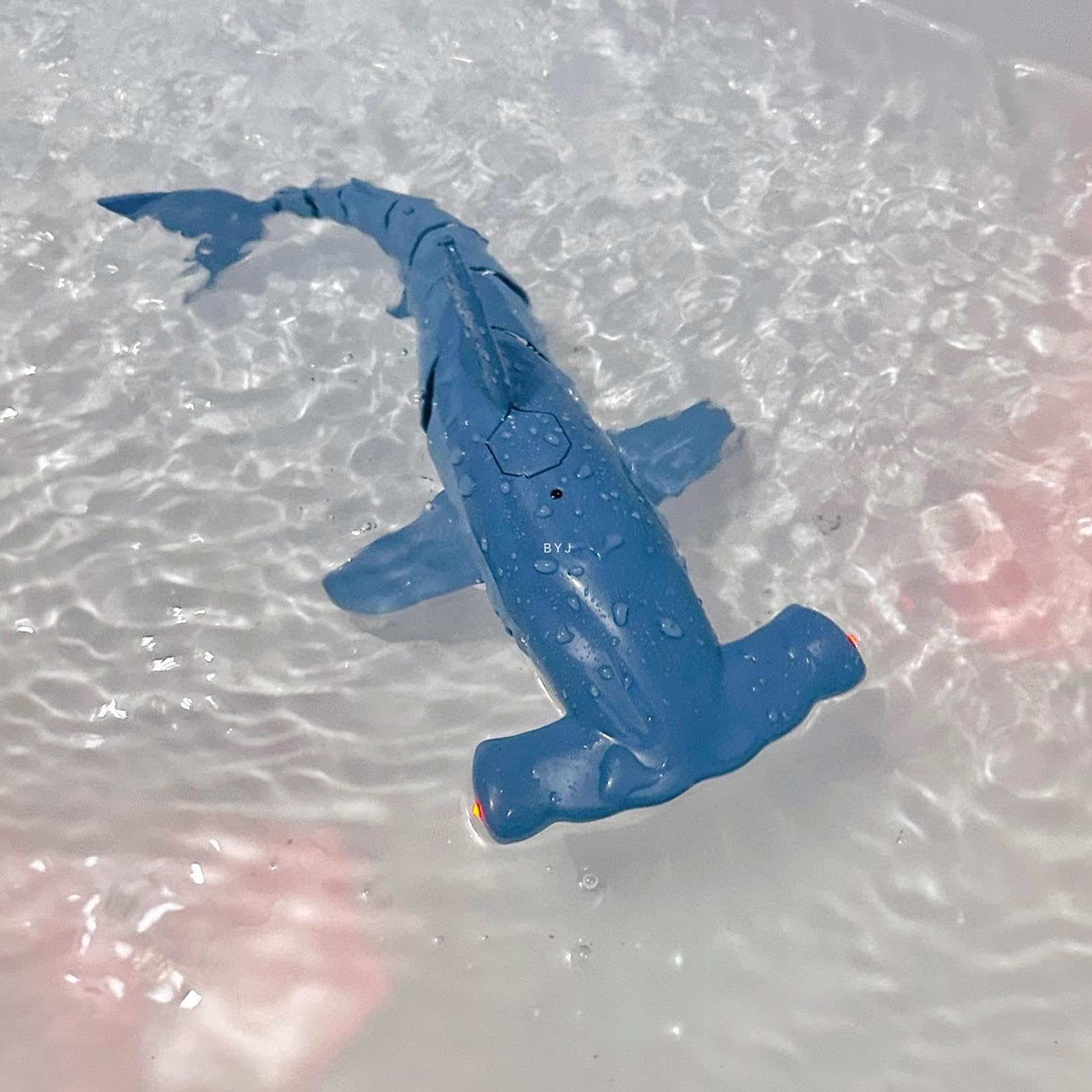 Barco Tiburón Teledirigido Para Niños – Control 2.4 GHz, Diseño Realista, Impermeable Y Recargable Para Piscina Y Baño