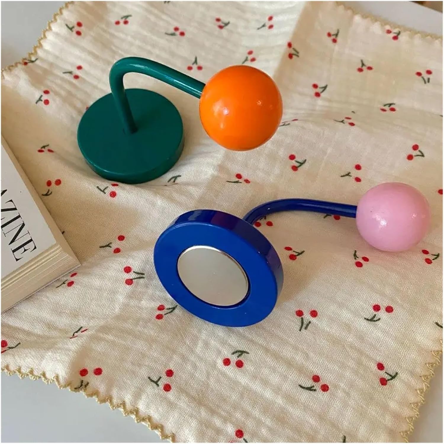 1/2PC Color Creative Non Perforated Magnetic Hook ，Compatible for Bathroom Door Refrigerator Traceless Decoration Key Coat Bag Towel Holder(Mix)