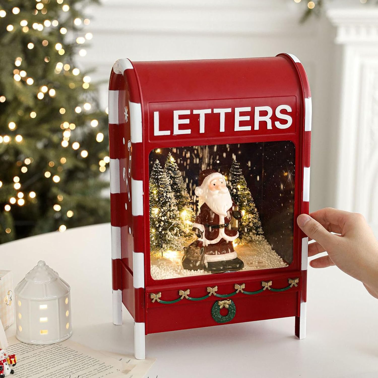 ダイナミックなスノーバーストをイメージしたメールドロップの装飾。お祝いの集まりにぴったりのミュージカルソングを強調します。新年用のス