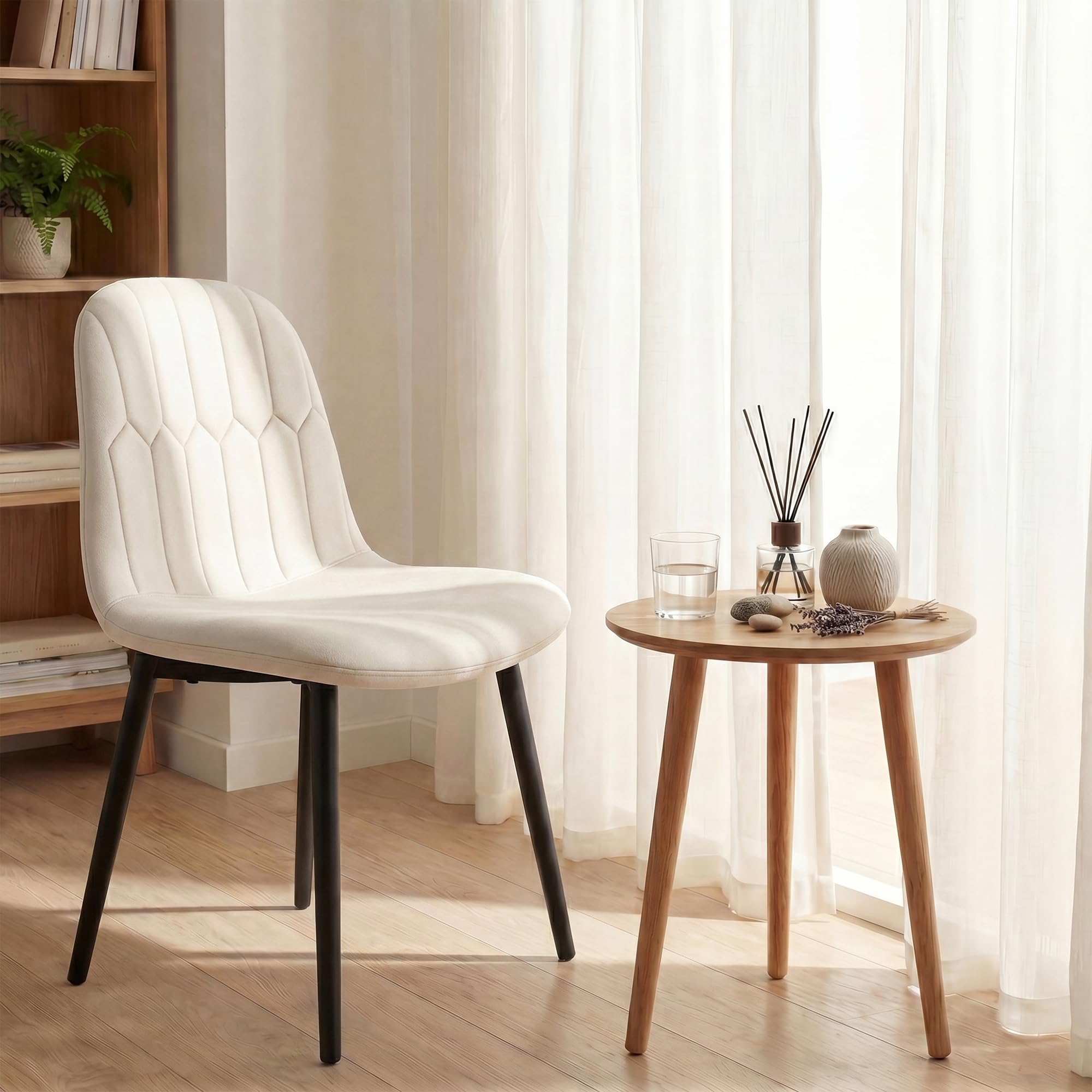 APICIZON Juego de 4 sillas de Comedor, sillas de Terciopelo, Blanco Crema | Acolchadas con respaldo ergonómico, patas de metal y diseño retro mejorado para cocina y comedor