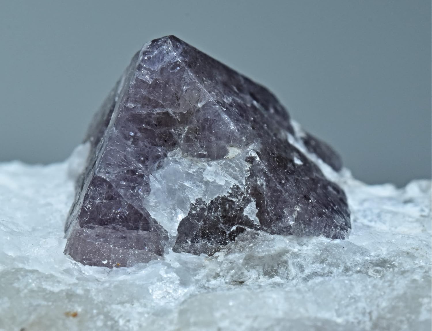 Natural Terminated Spinel Crystal Specimen with Phlogopite On Matrix 176 Gram