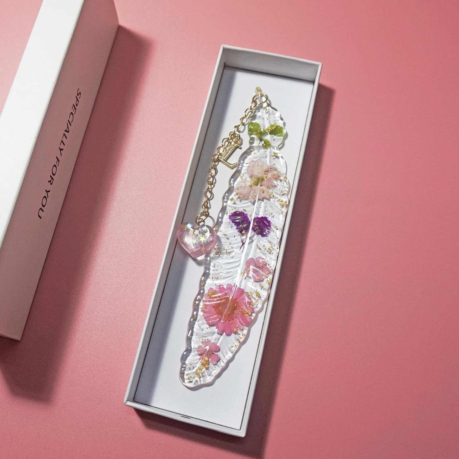Yocuzee Personalised Bookmark, Feather Bookmarks with 26 Letters, Pressed Flowers Resin Book Mark, Gift for Women, Mother, Teacher, Bookworms, Girl (Letter-L)
