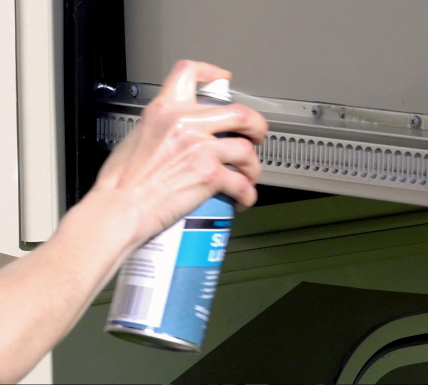 Premium RV Slide Out Lubricant - 13 oz - Thetford 32777 : Automotive