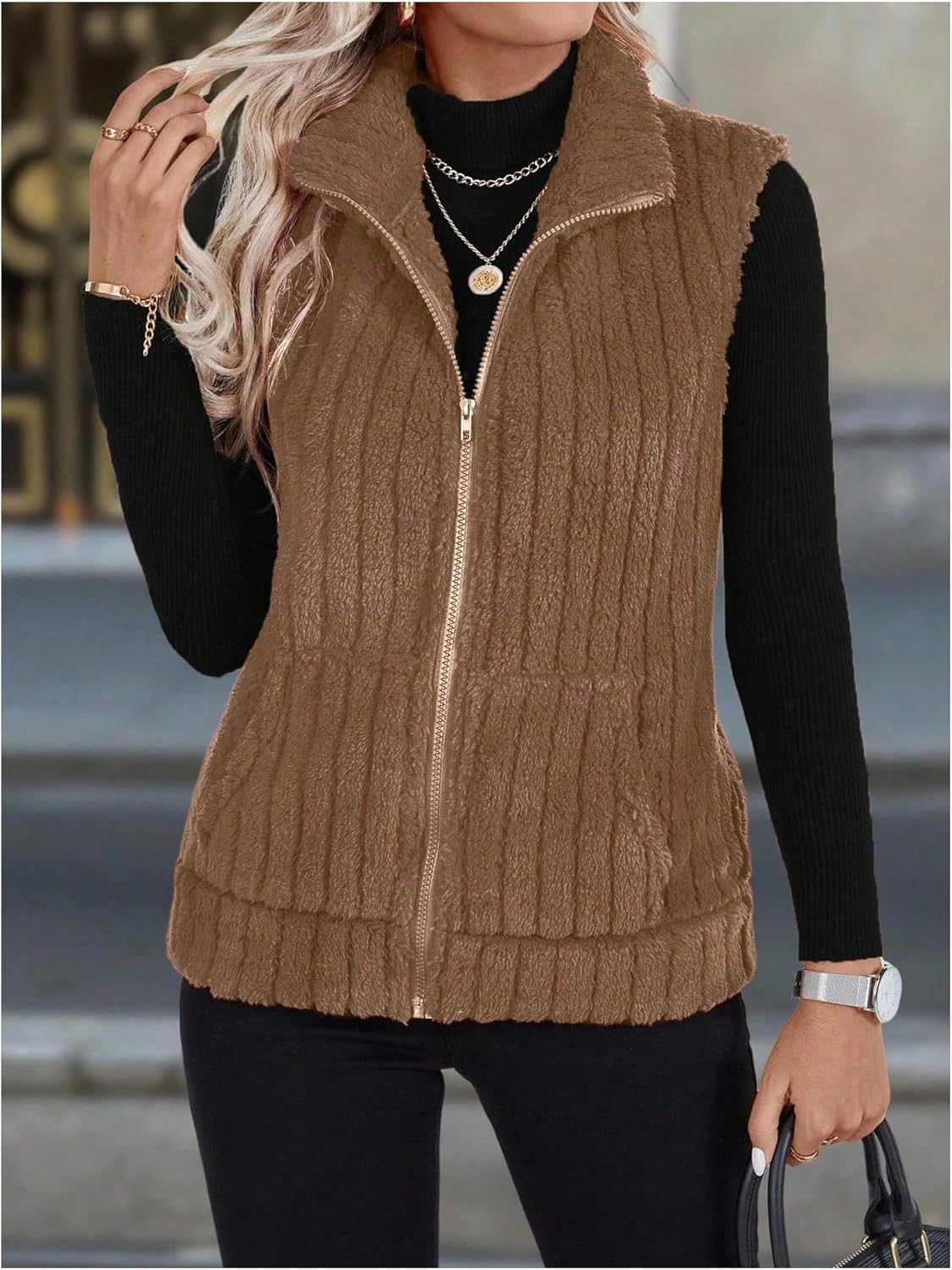 SHENHE Women's Zip Up Furry Vest Faux Fur Collar Sleeveless Lightweight Fleece Vest Sherpa Jacket with Pockets - Image 4