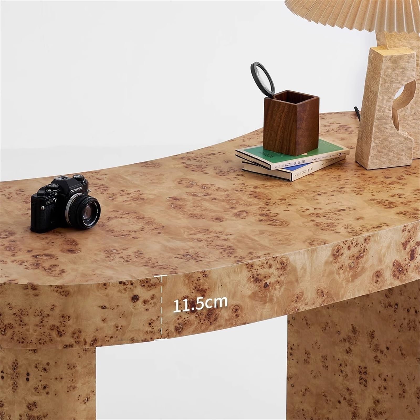 Acrittura Scrivania moderna e minimalista con piano curvo, 63" ， Legno