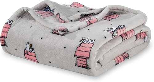 Berkshire Blanket Peanuts VelvetLoft - Manta de felpa de Snoopy de gran tamaño para niños, Peanuts Snoopy y Woodstock Happy Halloween Spooky Chateau