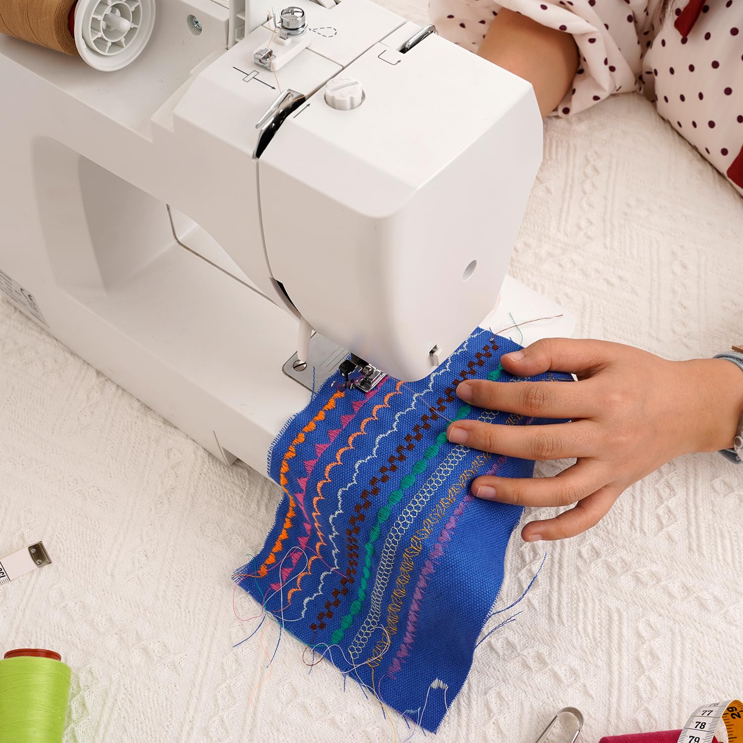 Kit de hilos de coser de 42 colores, 800 yardas cada carrete, hilo de poliéster duradero para máquina de coser y coser a mano, ideal para bricolaje, reparaciones, acolchado y uso de manualidades