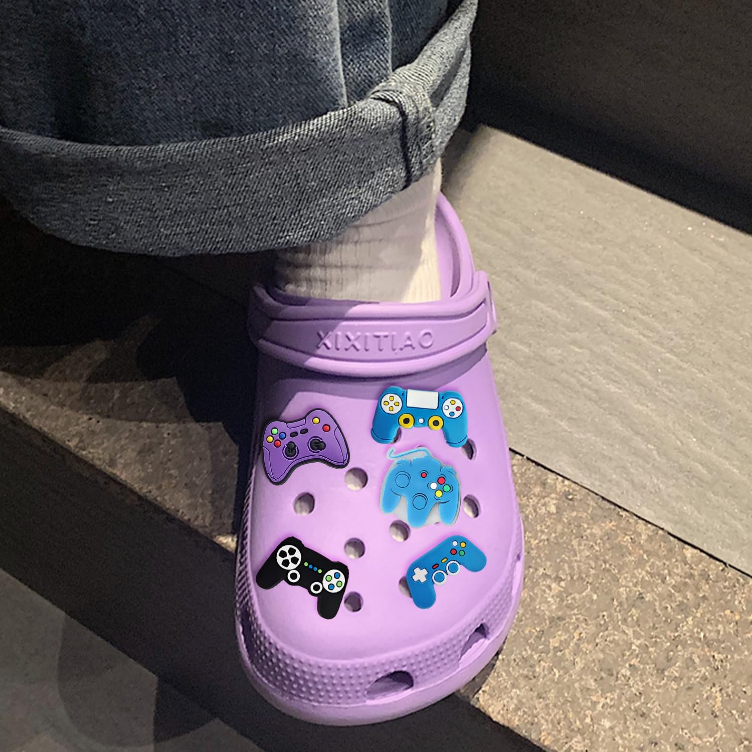 17 akcesoriów do butów DIY, klipsy z kontrolerem do gier, uroczy wzór kreskowy, zdejmowany zestaw Crocs, kreatywne akcesoria