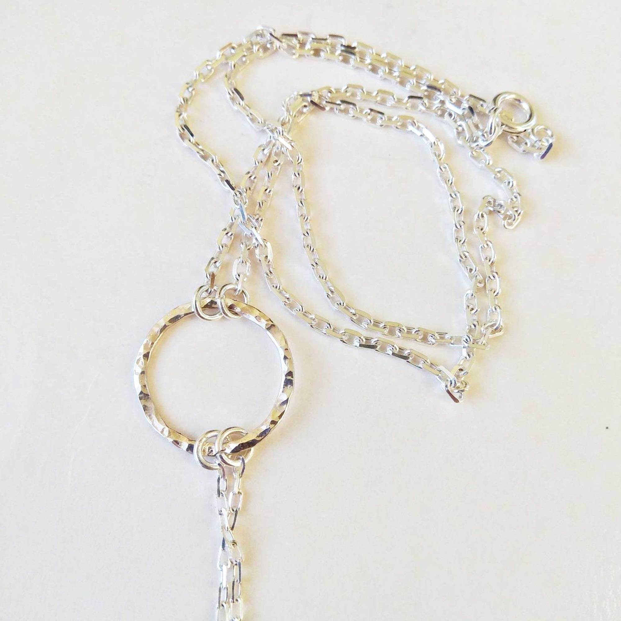 Handgefertigter Nippelschmuck mit O-Ring Choker und Silberketten | Hochwertiges Metall, Baumelnde Silberketten, Fake Nippelpiercing