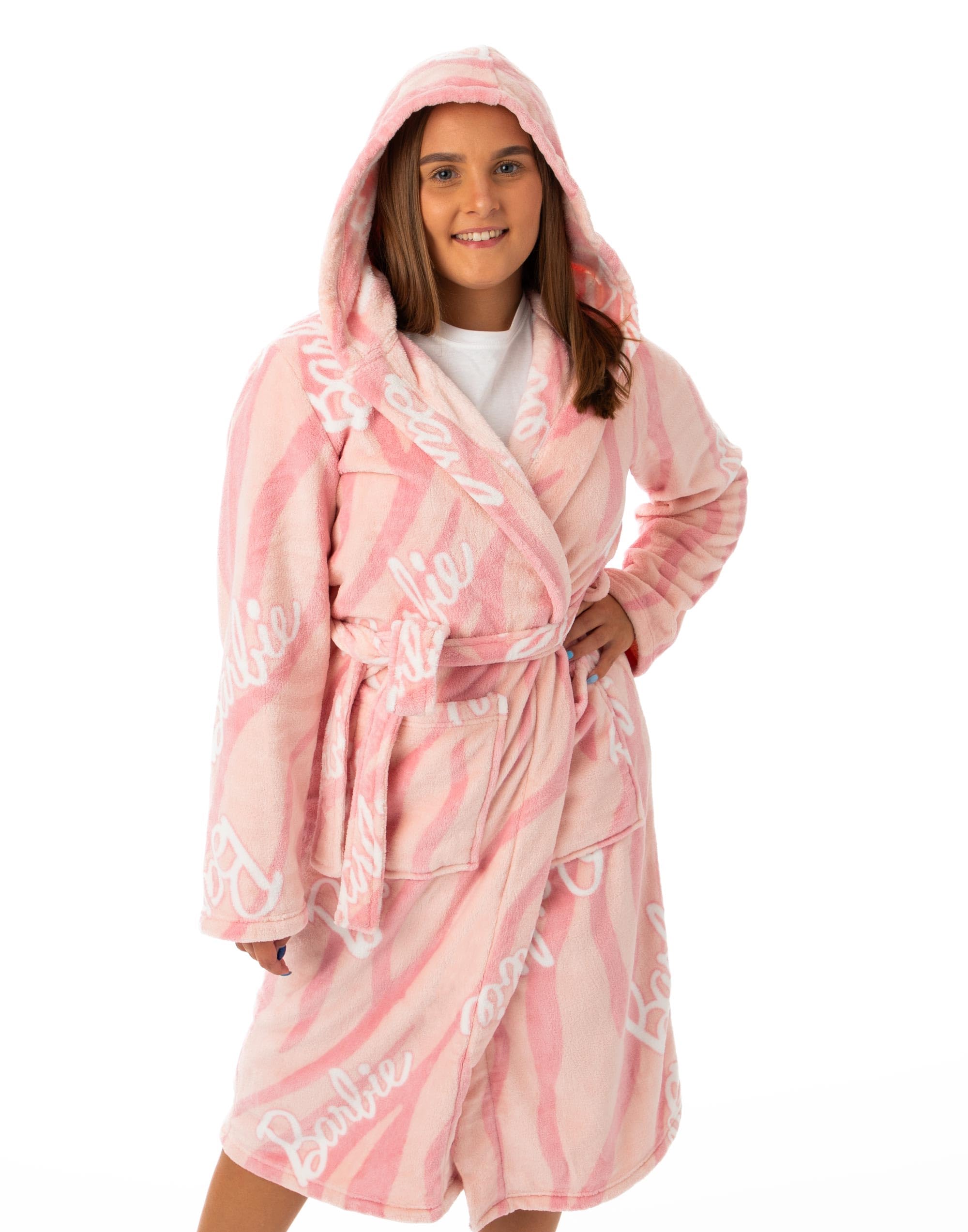 Barbie Women's Pink Hooded Bathrobe | Entrez dans l'élégance et le glamour avec la robe de chambre Adoptez le style emblématique de avec luxe et confort