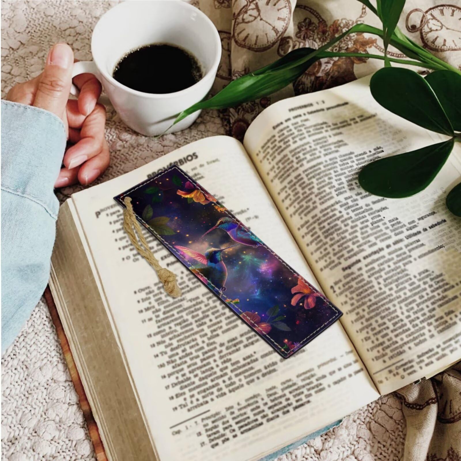 COEQINE Set di 7 custodie in pelle per bibbia con colibrì e segnalibro riutilizzabile, per donne e uomini, colore nero e viola, con fiore