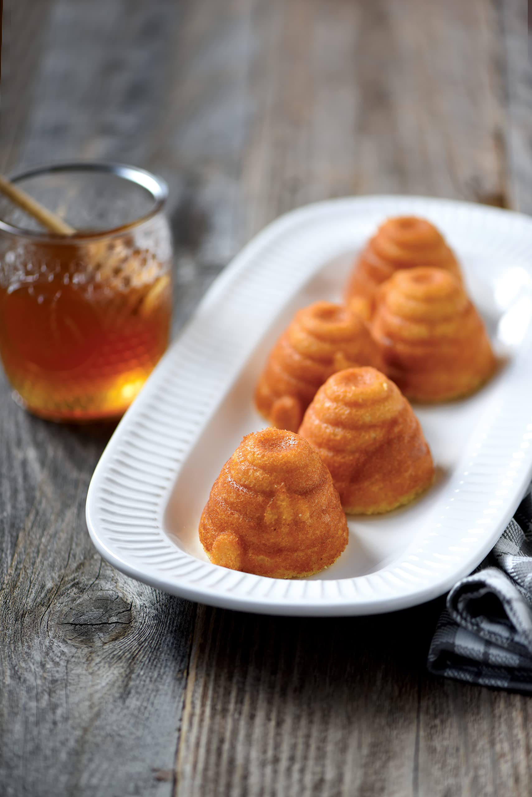 Nordic Ware 90737 Beehive 3D Cakelets Pan Silver - Image 2