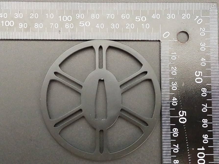 鉄鍔、内輪図透かし、覆輪赤銅、 鉄鍔、内輪図透かし、覆輪赤銅、 - メルカリ