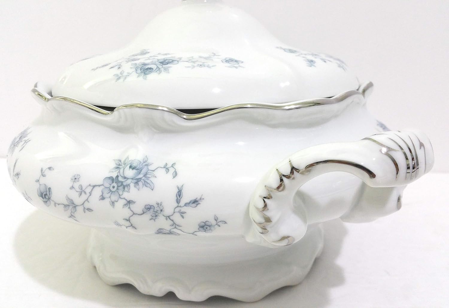Johann Haviland Blue Garland Covered Vegetable - Round