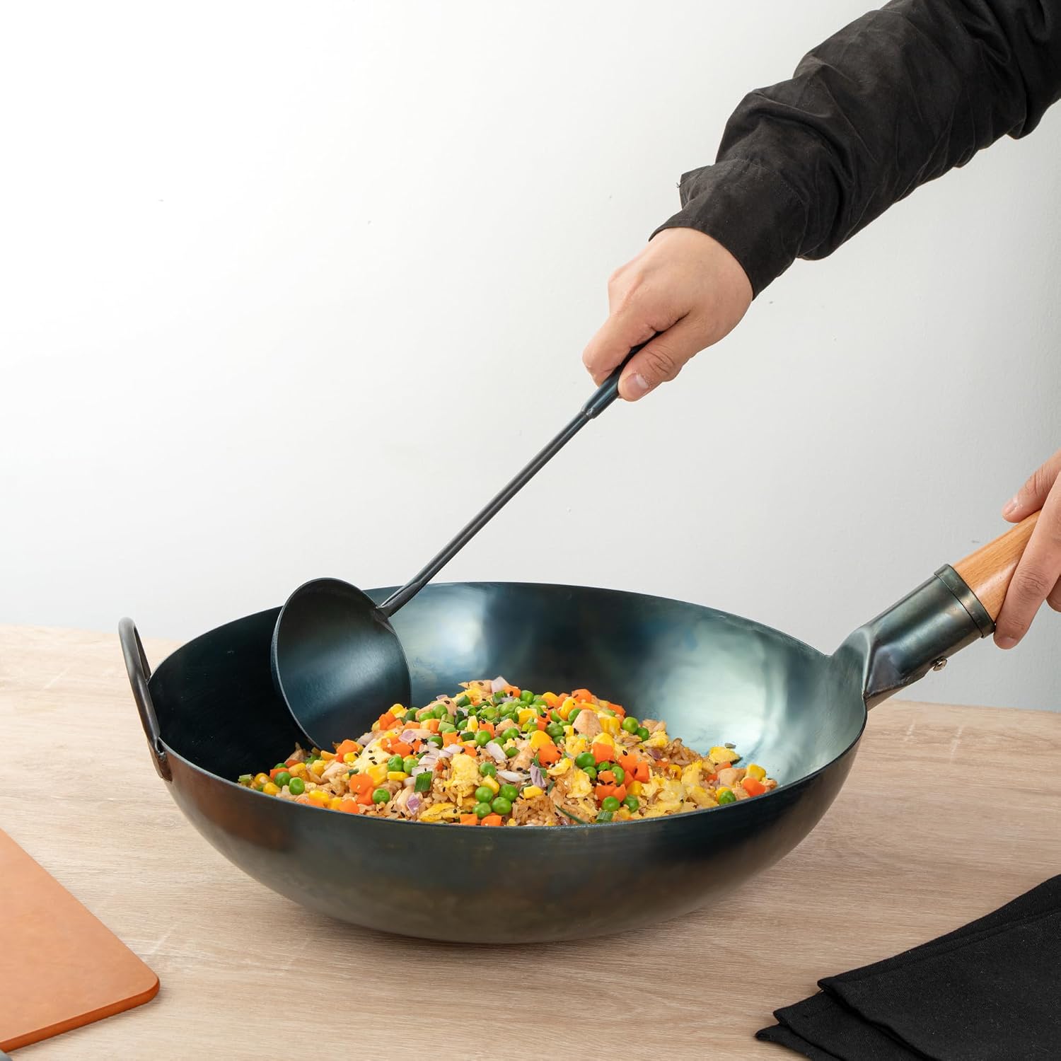 Restaurantware Blue Carbon Steel Wok Ladle, 2 In
