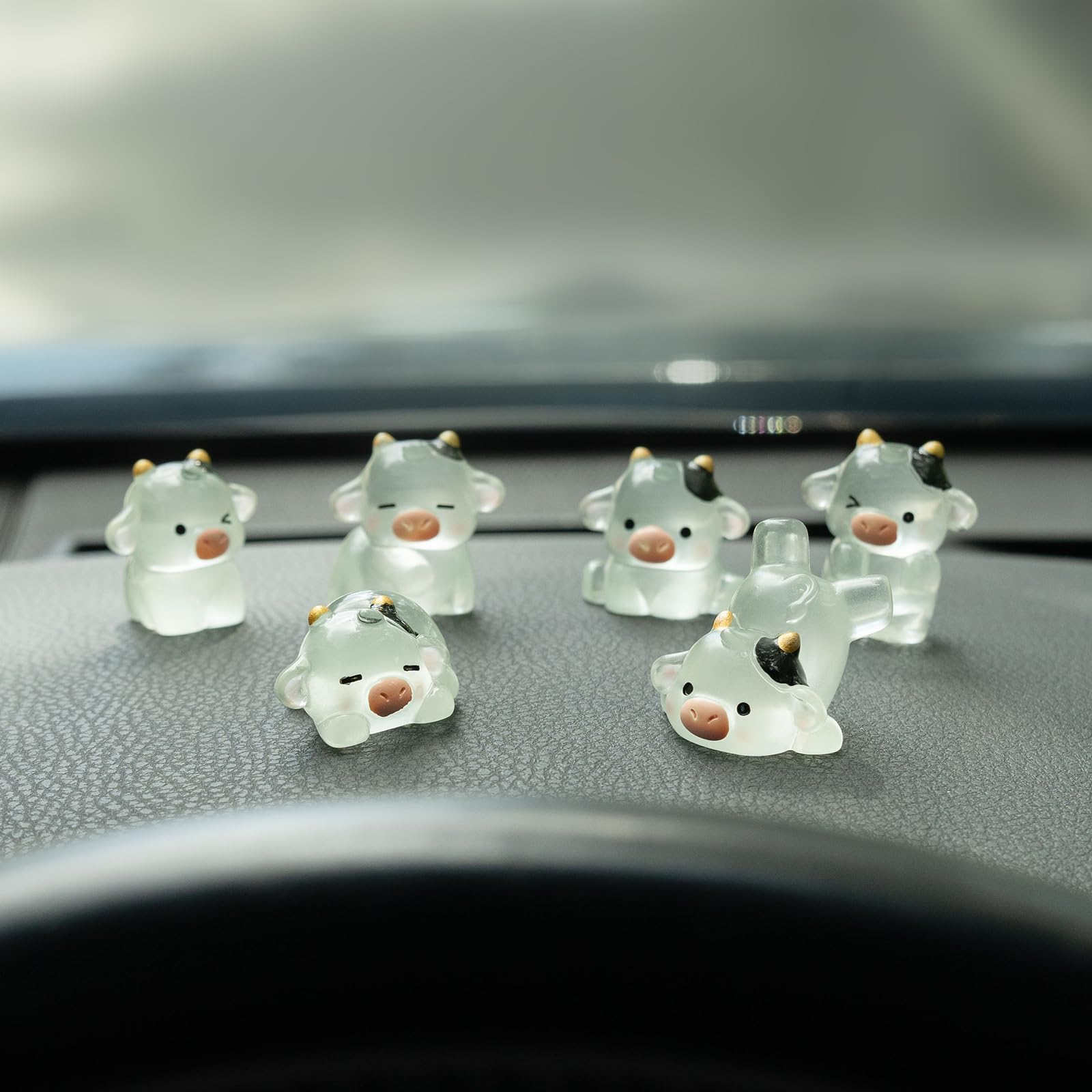 Rislobx 6PCS Cute Cow Car Dash Decorations, Glowing Car Door Rear View Mirror Ornament, Transparent Resin Material, General Occasion