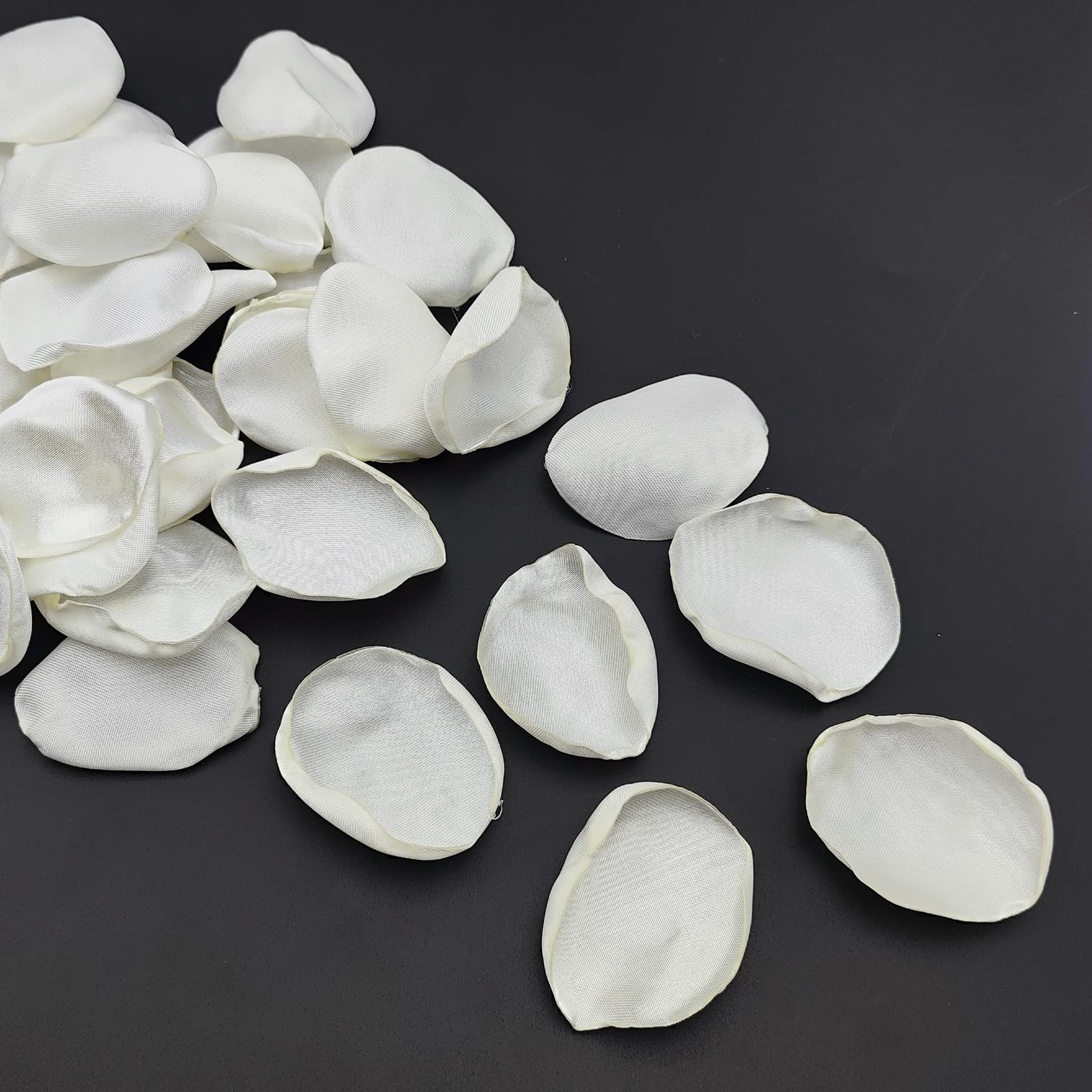 YOOGCORETT 100pcs Silk Rose Petals Ivory Artificial Flower Scatter Rose Petals for Wedding Party Flower Bridal Shower Decoration Petals