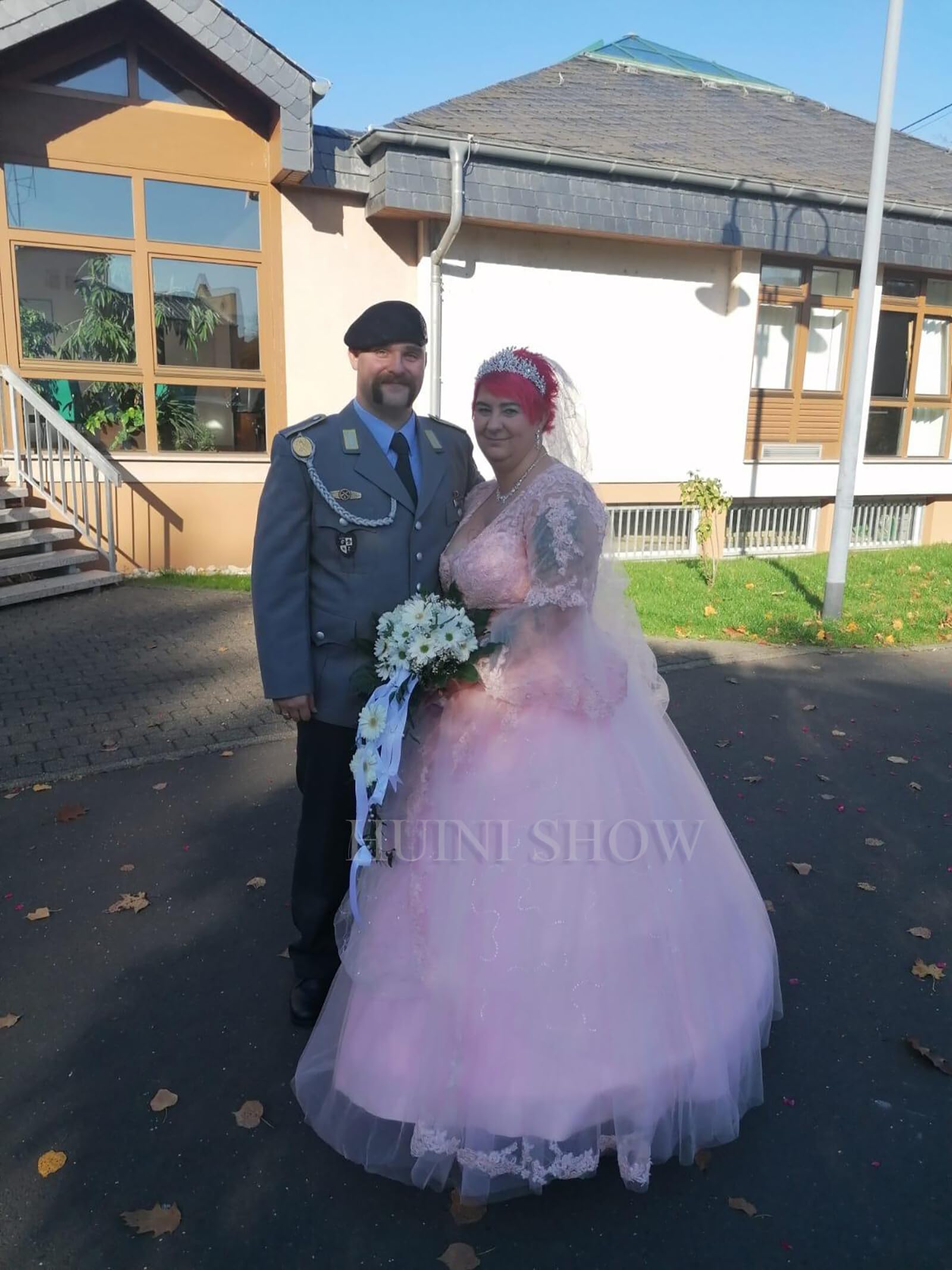 HUINI Ballkleider Lang Spitze Brautkleider Langarm Quinceanera Kleider V-Ausschnitt Prinzessin Hochzeitskleider