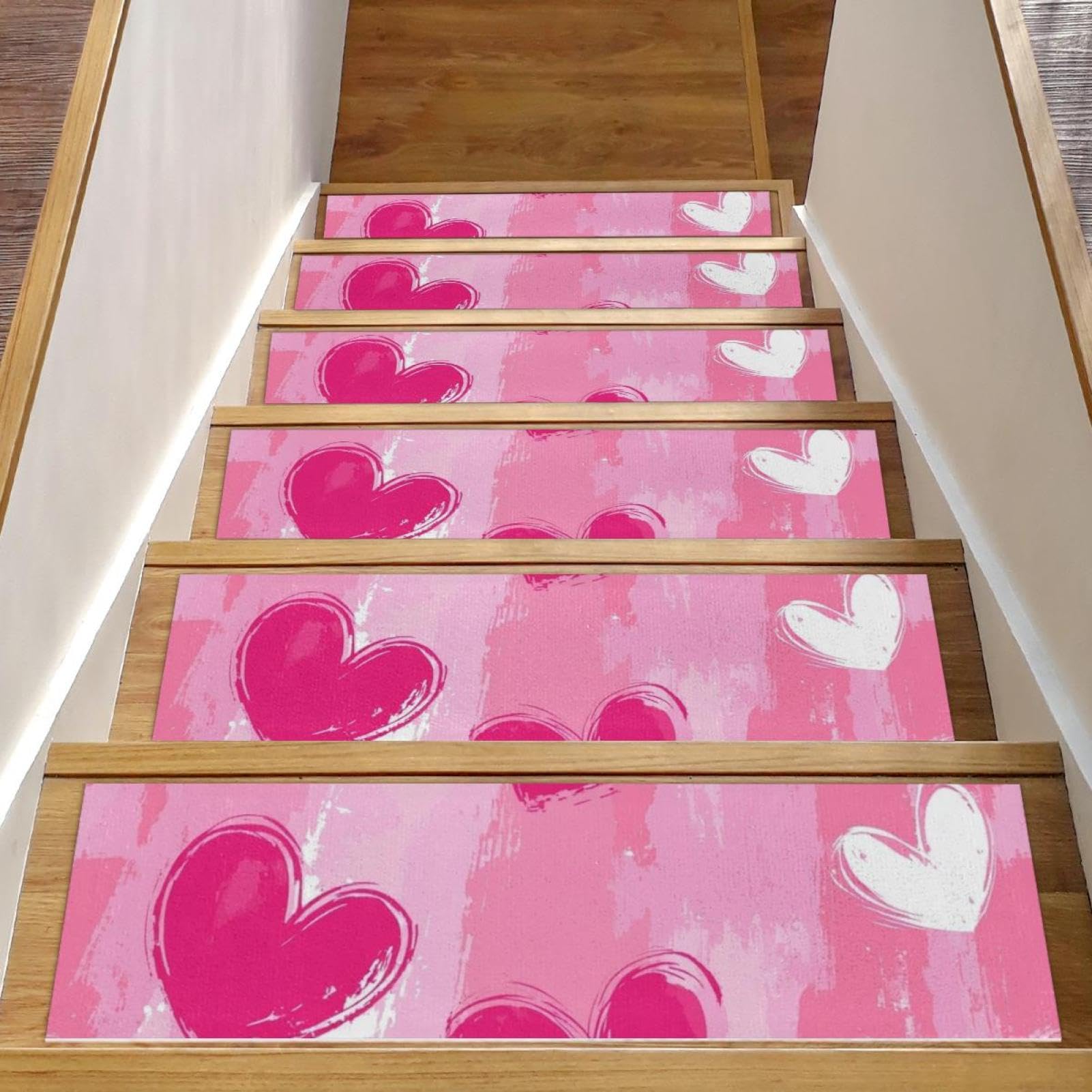 Evita caídas en escaleras con la alfombra antideslizante rosa de corazones para ancianos