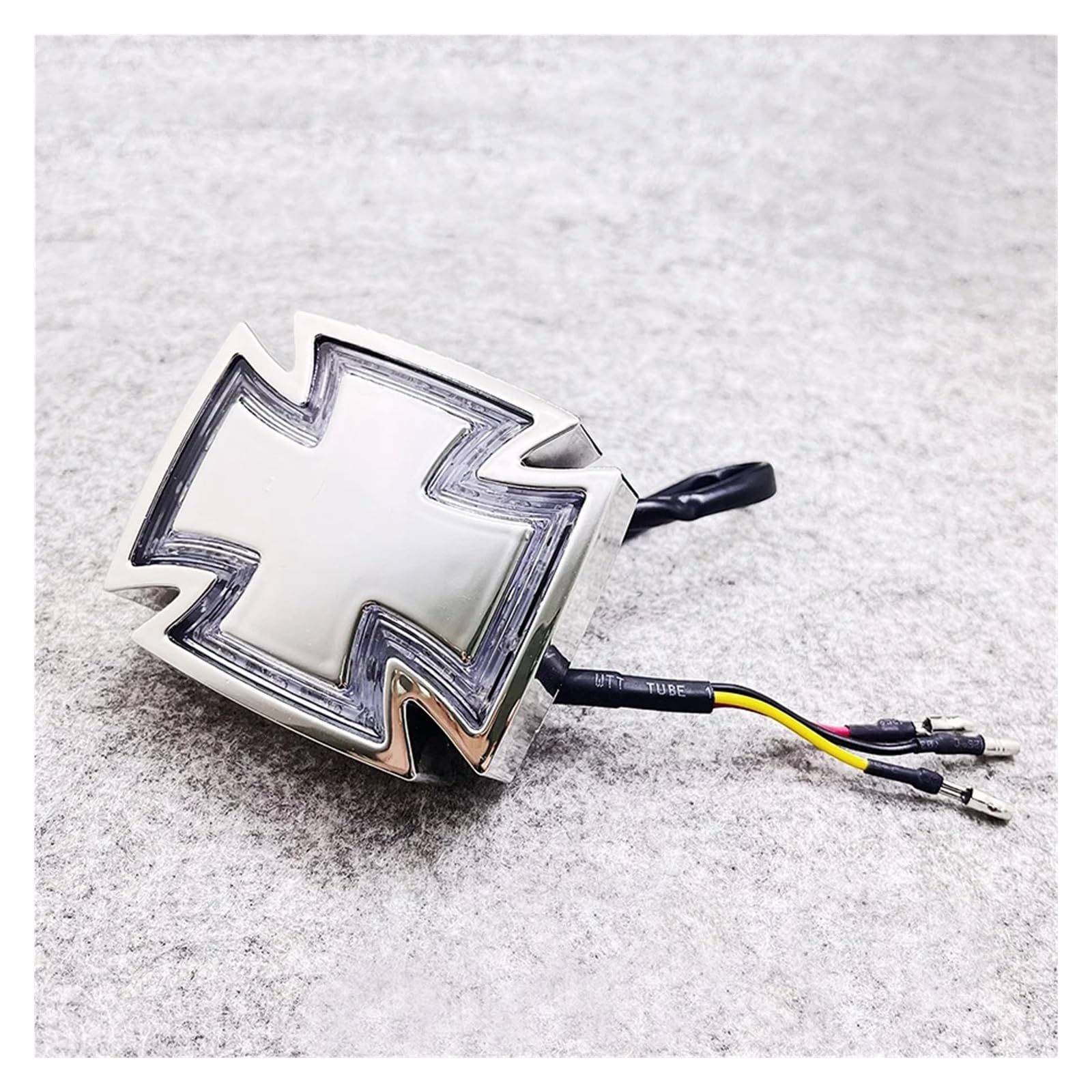 Luz trasera de motocicleta con acabado resistente y diseño led definido 6