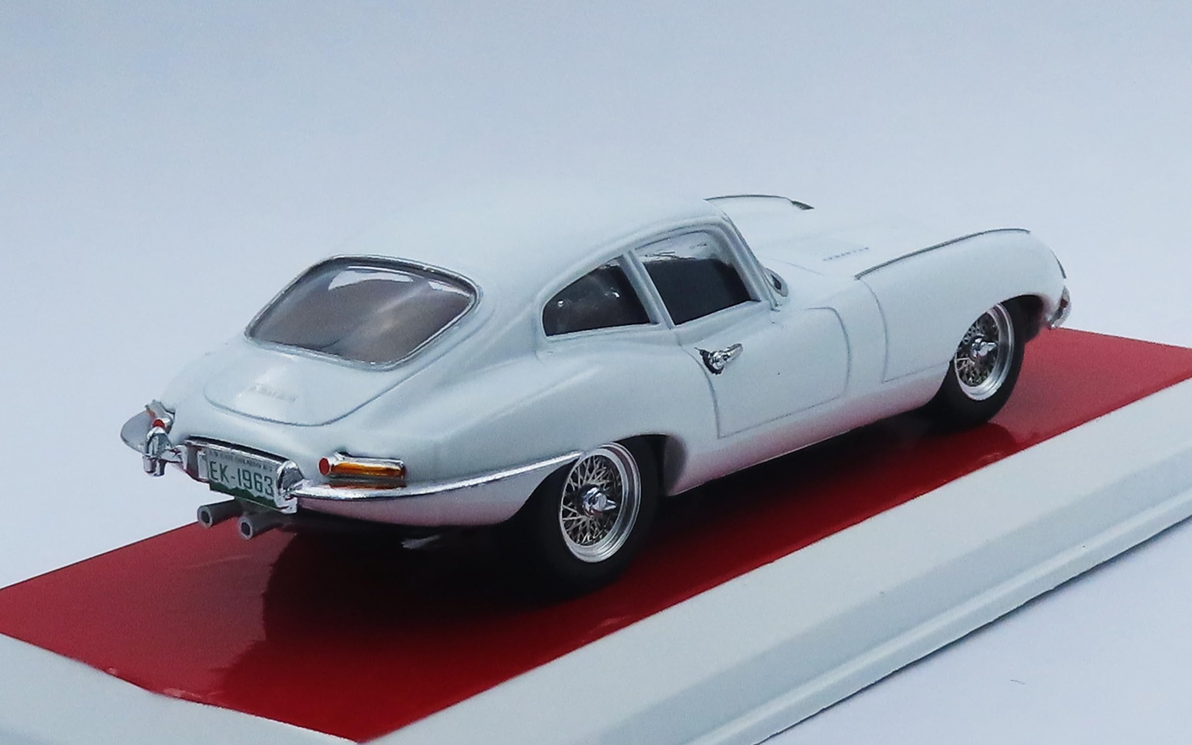 Amazon.com: BESTMODEL 1/43 Jaguar E Type Coupe 1963 Eva Kant