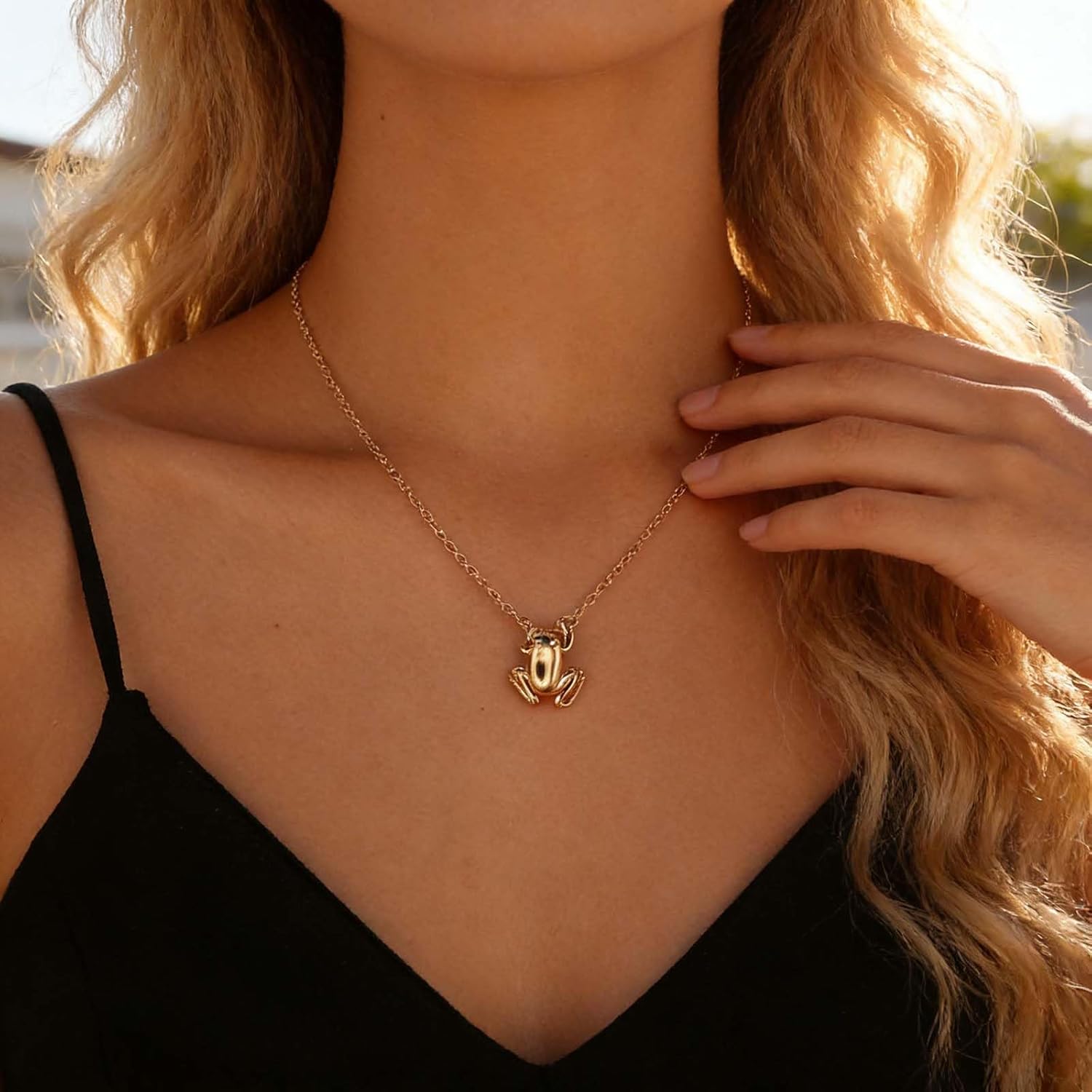 Andelaisi Boho Frog Choker Necklace Vintage Frog Pendant Necklace Gold 3D Frogs Necklace Minimalist Frogs Shape Necklace Jewelry for Women - Image 2