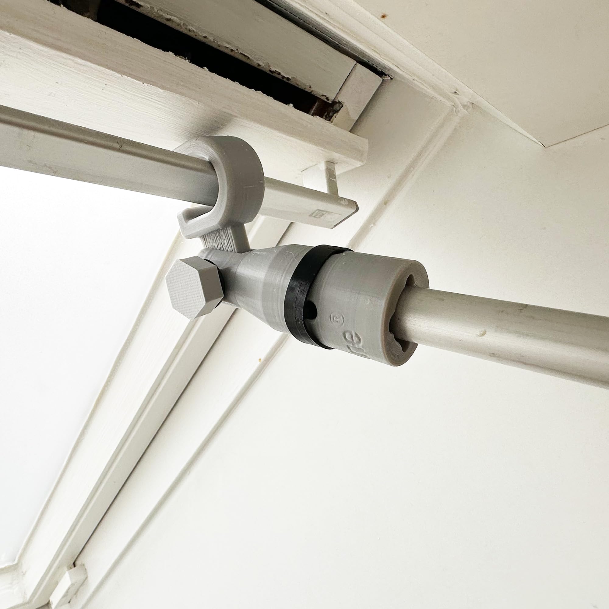 Dachfenster-Öffner Aufsatz Set mit 2 Haken für Teleskopstangen | Zubehör mit starrem und beweglichem Haken zum Öffnen hoher Fenster ohne Leiter, werkzeugloser Wechsel, passend bis 12m.