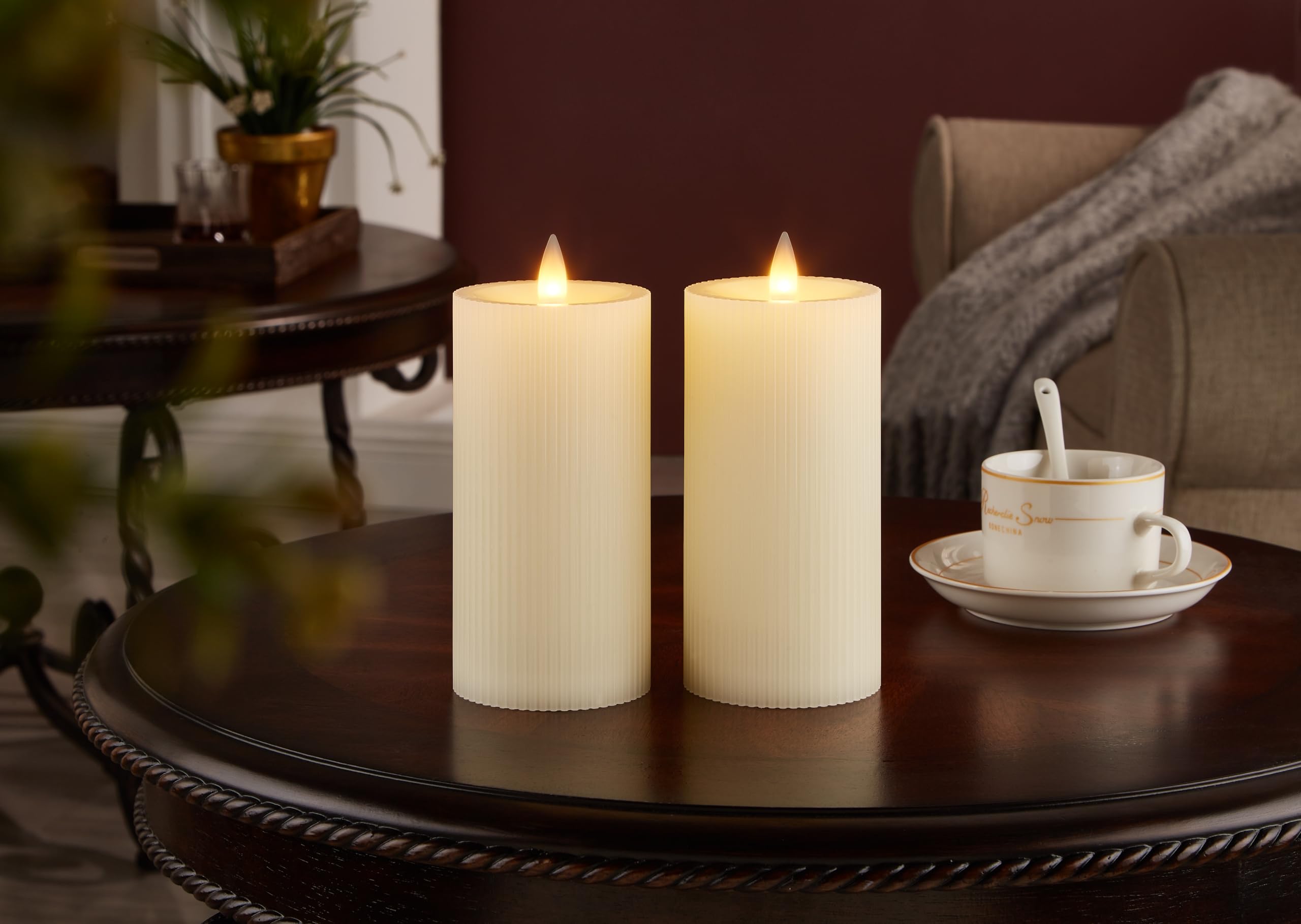 Candele a pilastro senza fiamma a righe tremolanti con timer remoto, candele a batteria fino a 400 ore, fiamma in movimento 3D, candele in vera cera, set di 2, 7 x H6 pollici, telecomando