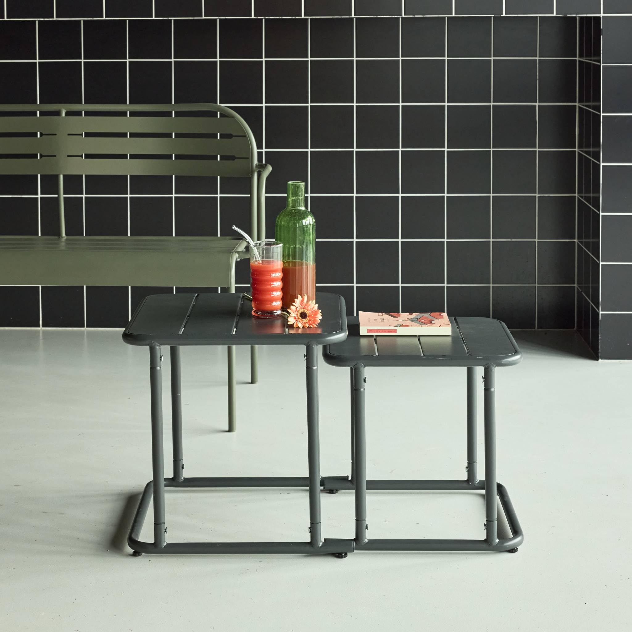 sweeek - Table gigogne extérieure carrée en acier 45cm kaki - Amélia