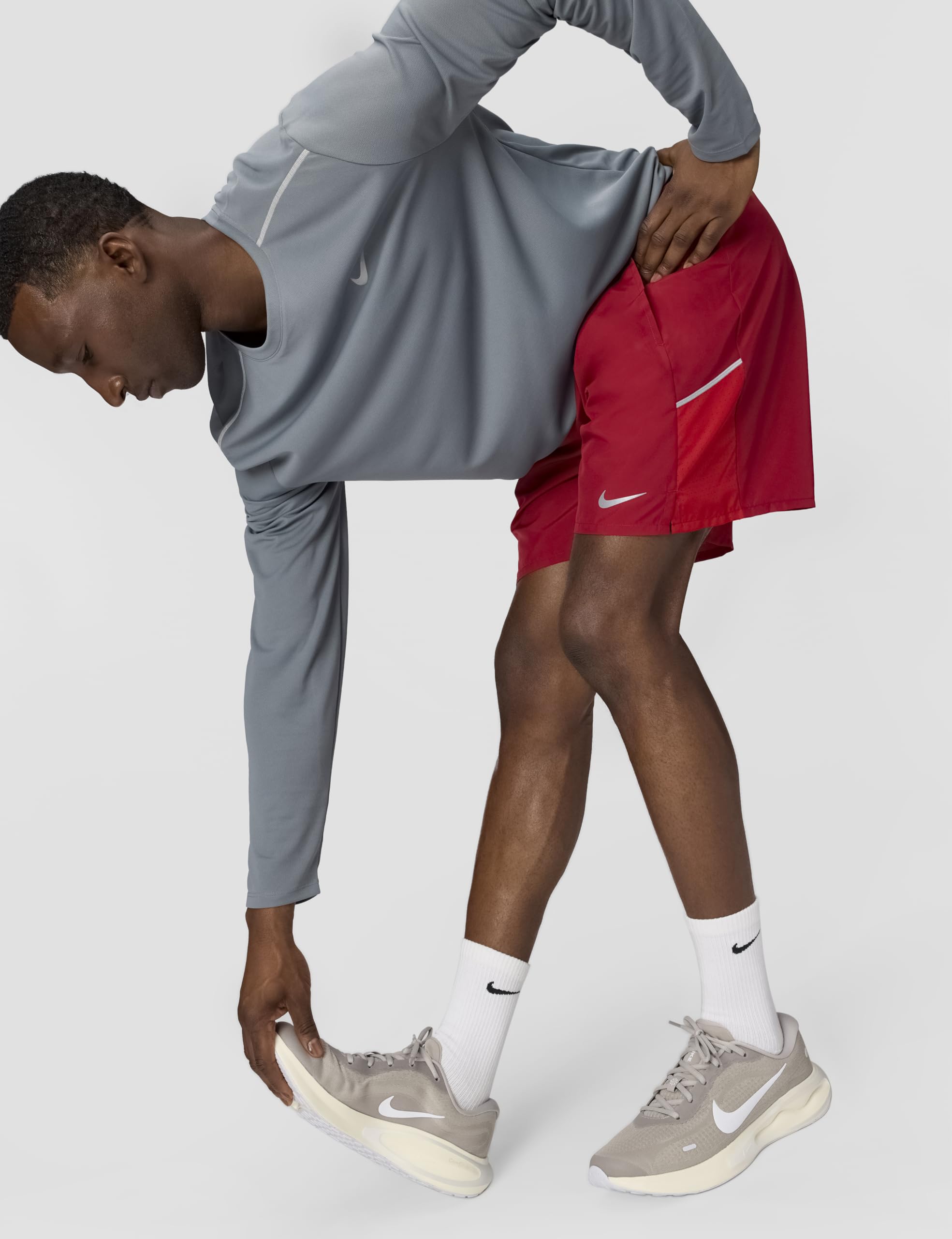 Nike Miler Dri-FIT 2 w 1 szorty do biegania dla mężczyzn (ok. 18 cm), IF2054