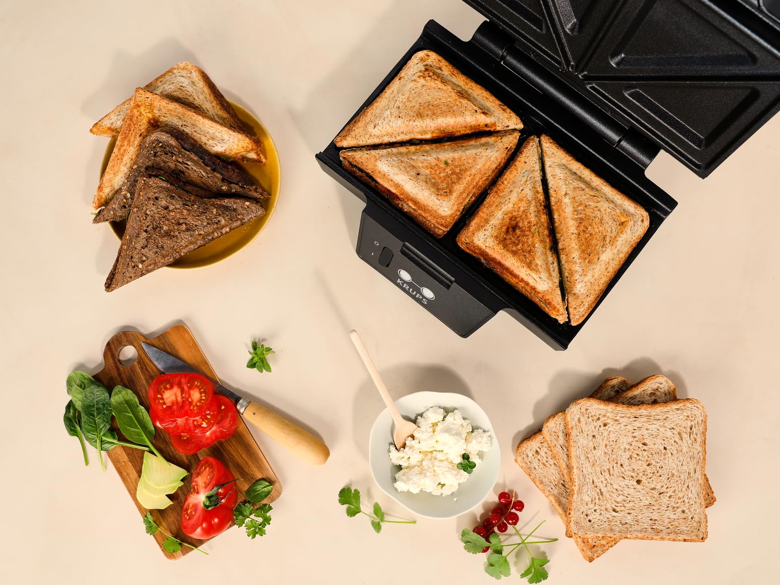 Krups FDK FDK461 - Sandwichmaker icónico de 850 W, placas antiadherentes con revestimiento de cerámica, diseño icónico, almacenamiento vertical, fácil de usar, negro, FDK461