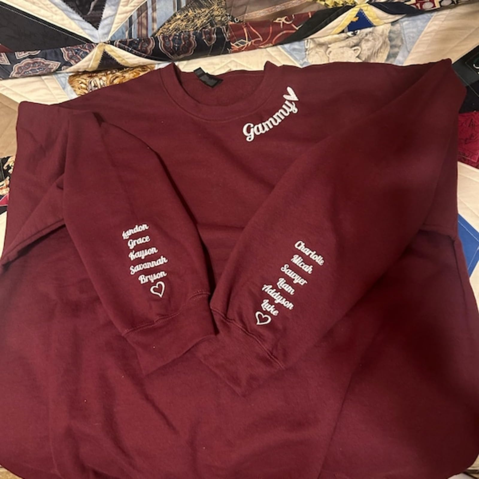 Sweat-shirt brodé Mama personnalisé, col rond Mama personnalisé avec noms d'enfants, chemise maman personnalisée pour femme, cadeau pour maman, grand-mère, cadeau d'anniversaire fête des