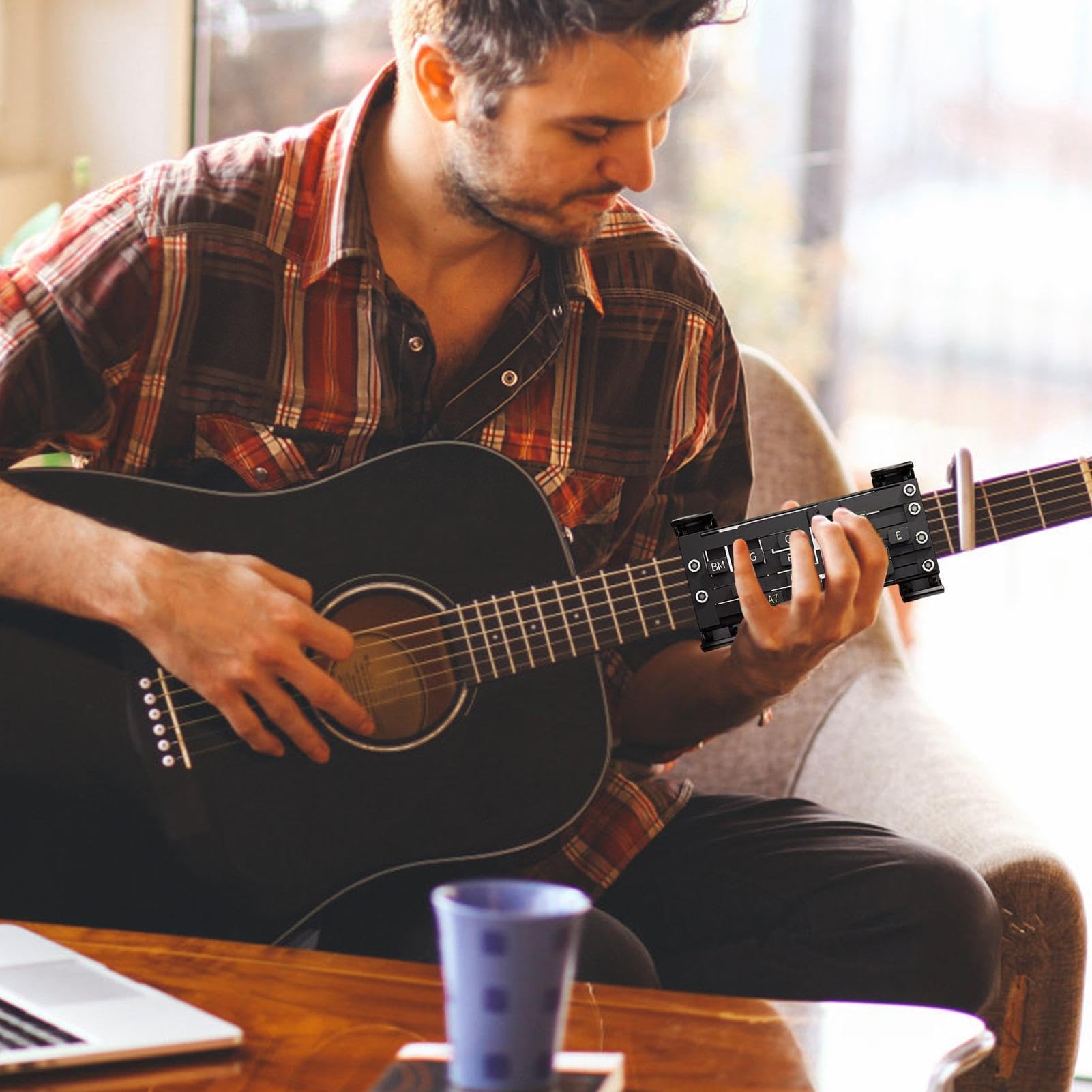 Trucco per accordi per chitarra, aiuto ergonomico per l'apprendimento della