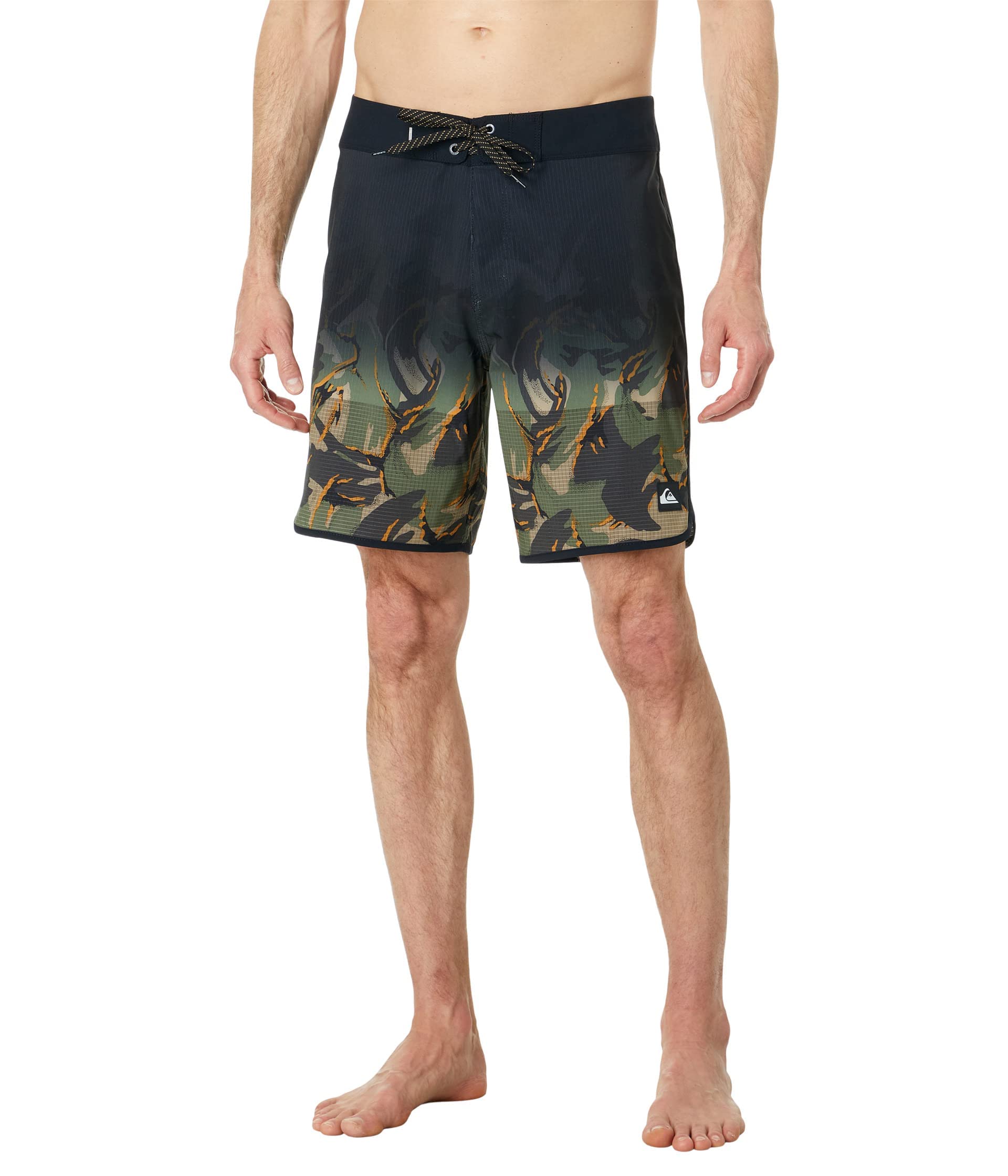 Quiksilver Men's Standard Highlite Scallop 19 Boardshort Swim Trunk, Four Leaf Clover, 31
