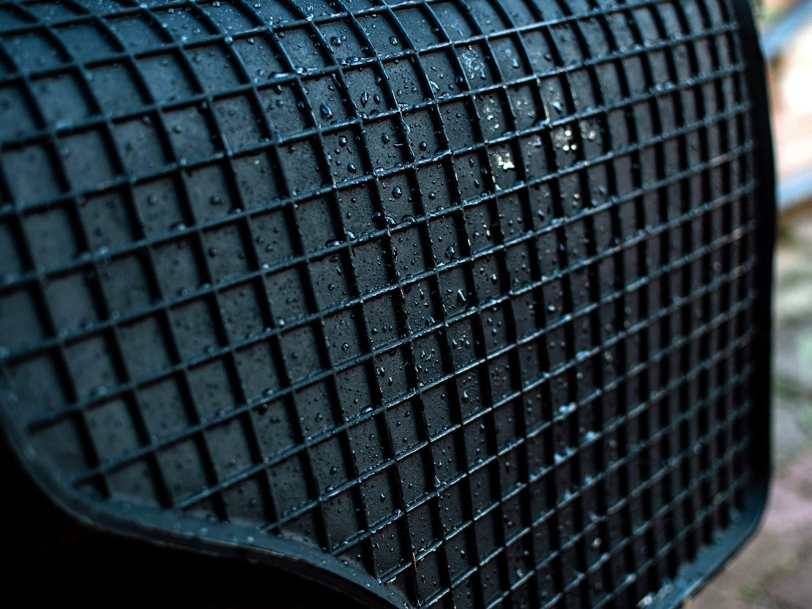 ausgewählte Gummimatten mit Kofferraumwanne passend für Audi A2 2000-2005 - Schrägheck; Standard-Kofferraum, 5-teilig, Schwarz