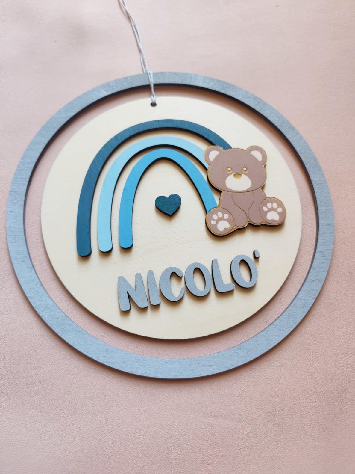 Decorazione Personalizzata da Parete per Bambini, Orsetto con Arcobaleno, Targa in Legno per Cameretta, Regalo Nascita e Battesimo, Fiocco nascita fatto a Mano