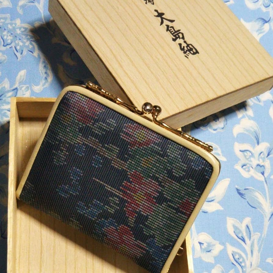 ハンドメイド  大島紬    財布  通帳入れ ハンドメイド 大島紬 財布 通帳入れ