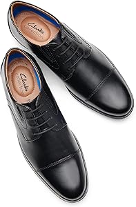 未使用　Clarks　コンフォート　レザーシューズ　軽量　ビジネス　27.5 CLARKS ビジネス スニーカー 軽量 ブラック 黒 ウイング チップ