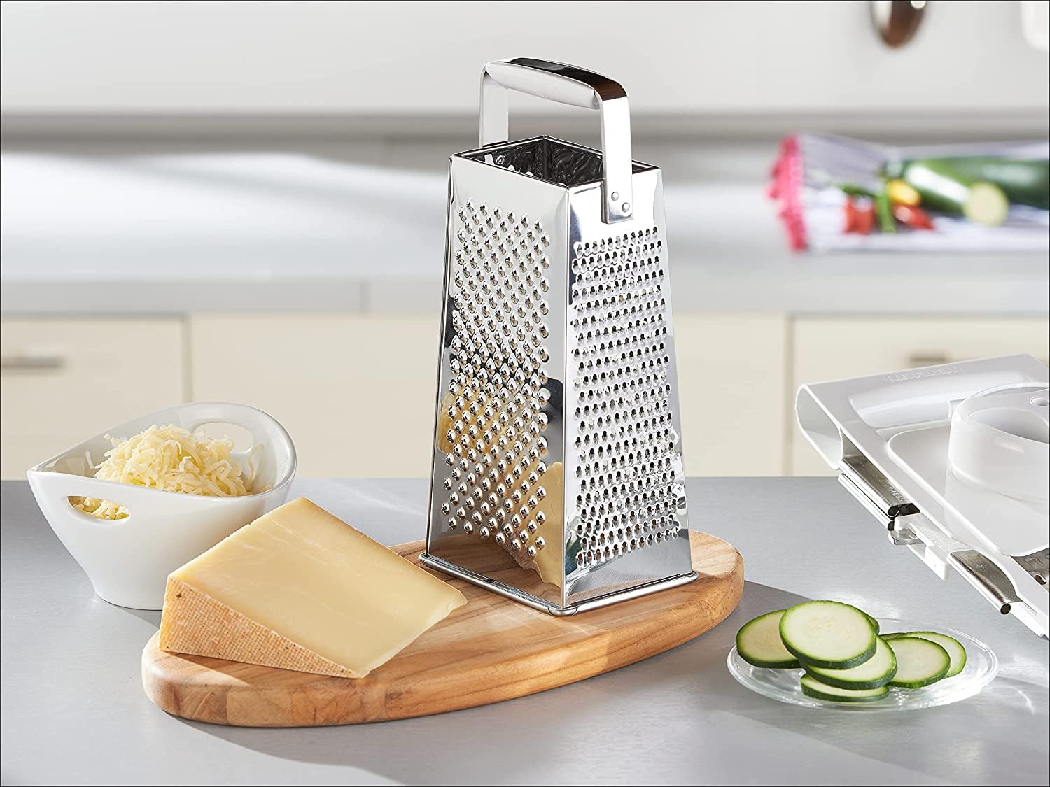 Leifheit Rallador de cuatro caras ComfortLine con 4 superficies para cortar queso, rallador de cocina de acero inoxidable, rallador de queso con asa, Gris (23120) | Rallado fino y grueso, corte en rodajas, para queso, patatas y verduras, asa ergonómica de