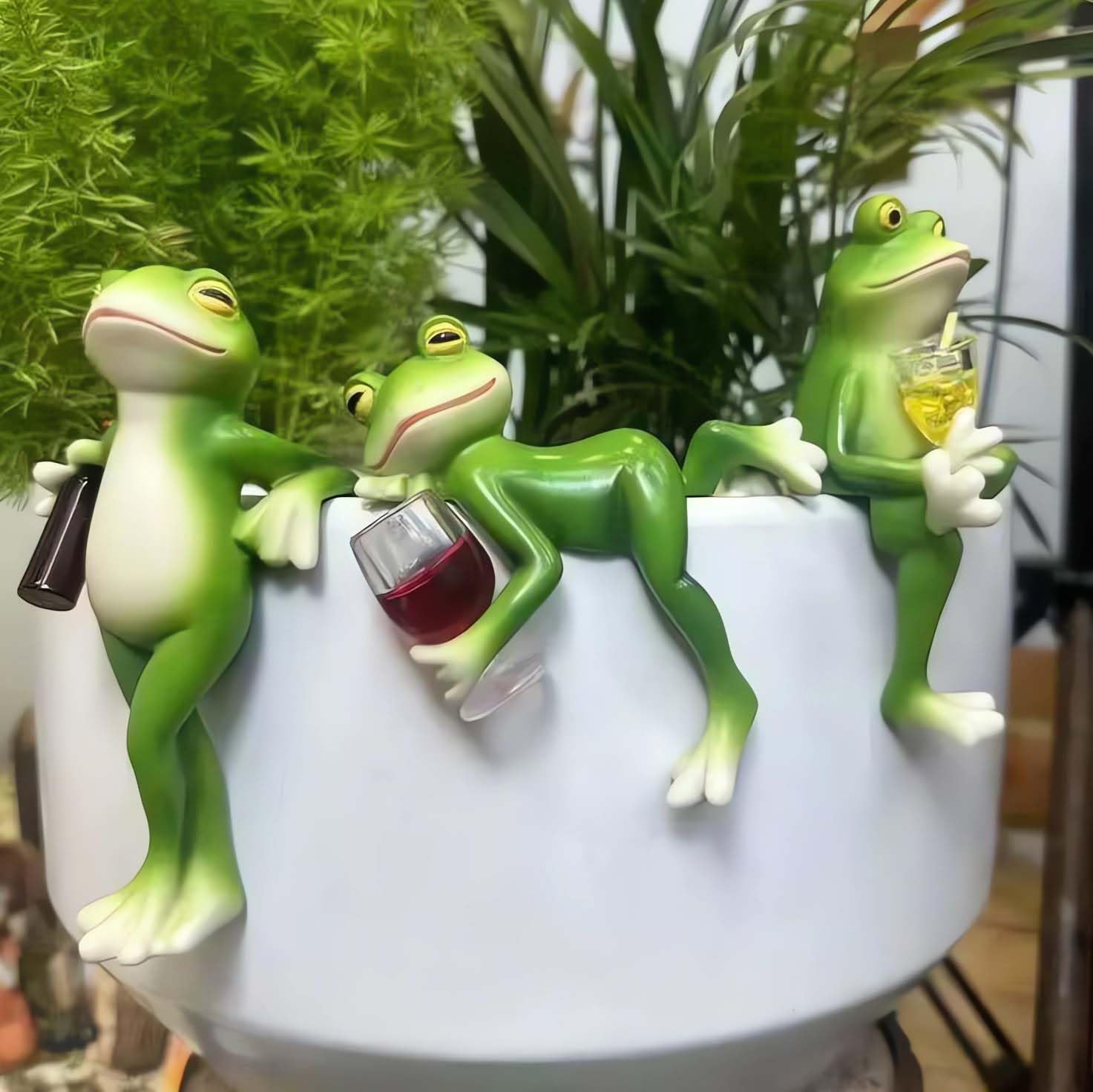 Photo 1 of Suqorinp 3 PCS Tipsy Frog Statues Pot Hugger Decorations for Plant, Miniature Frog Garden Decor Outdoor Women Gifts Frog Figurines Plant Hangers Decor for Flower,Yard,Lawn Ornament